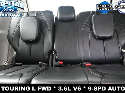 Used 2024 Chrysler Pacifica Touring-L FWD image 12