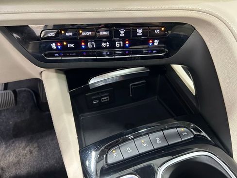 Used 2021 Buick Envision Avenir AWD/4WD image 23