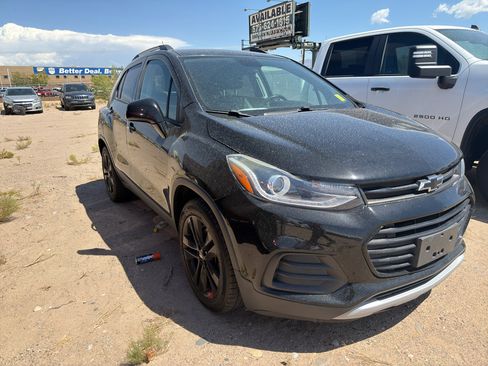 Used 2019 Chevrolet Trax LT w/ Redline Edition FWD image 3