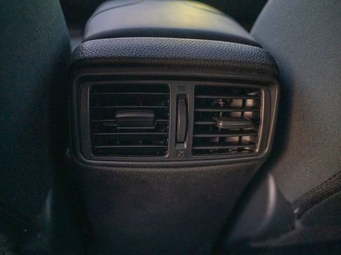 Used 2019 Nissan Rogue SV image 16