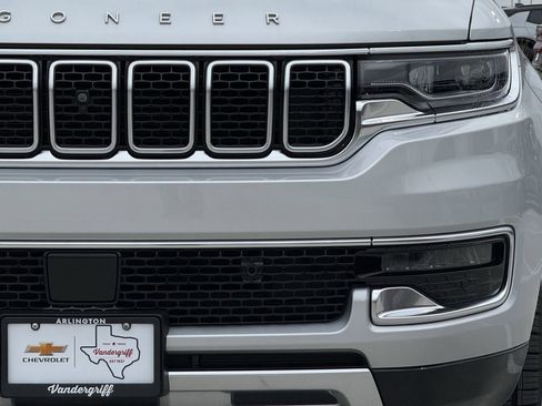 Used 2022 Jeep Wagoneer Series III w/ Premium Group I AWD/4WD image 8