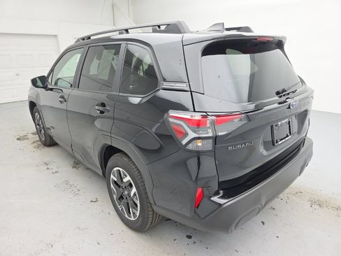 Used 2025 Subaru Forester Premium AWD/4WD image 9