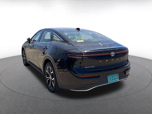Used 2025 Toyota Crown AWD/4WD image 3