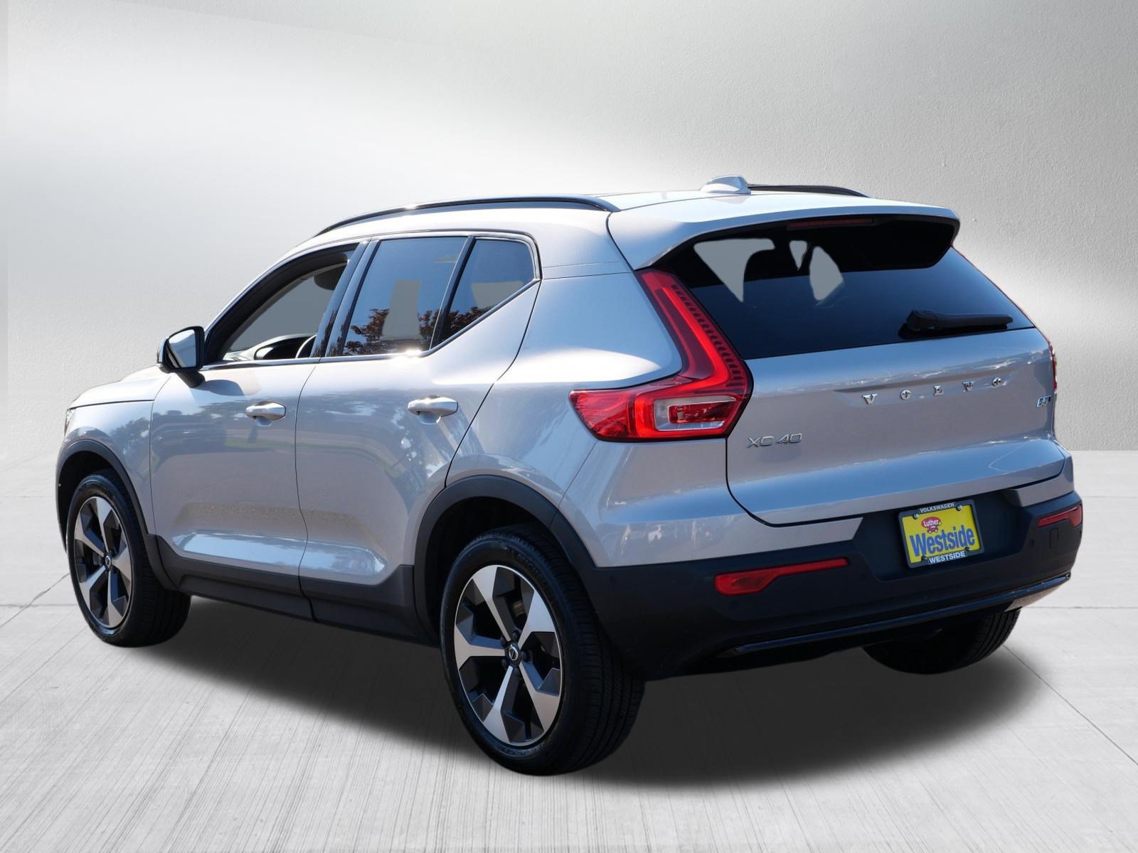 Used 2024 Volvo XC40 B5 Plus w/ Climate Package AWD/4WD image 5