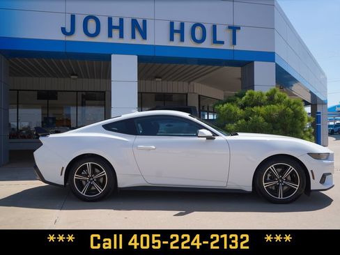 Used 2025 Ford Mustang Coupe RWD image 7