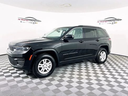 Used 2023 Jeep Grand Cherokee Laredo w/ Trailer Tow Package RWD image 4