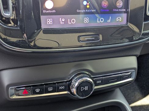 New 2026 Volvo XC40 B5 Core w/ Protection Package Premier image 18