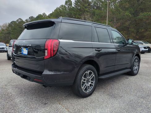 New 2025 Ford Expedition Active image 4