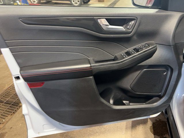 Certified 2025 Ford Escape ST-Line Select AWD/4WD image 17