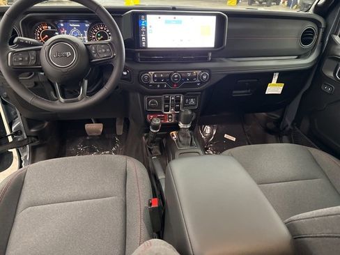 Used 2025 Jeep Wrangler Unlimited Rubicon image 8