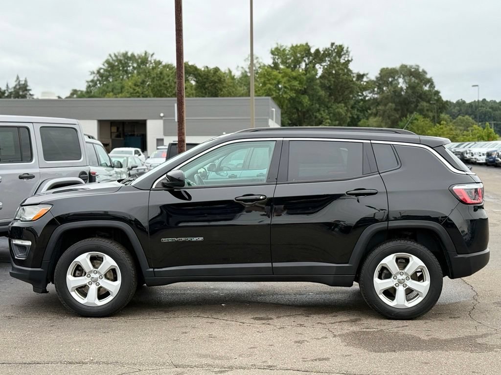 Used 2018 Jeep Compass Latitude w/ Cold Weather Group AWD/4WD image 34