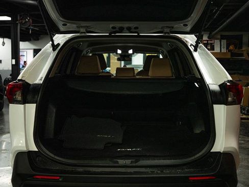 Used 2022 Toyota RAV4 LE image 7