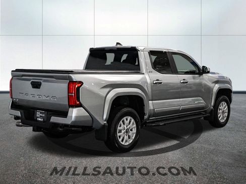 Used 2025 Toyota Tacoma SR5 AWD/4WD image 8