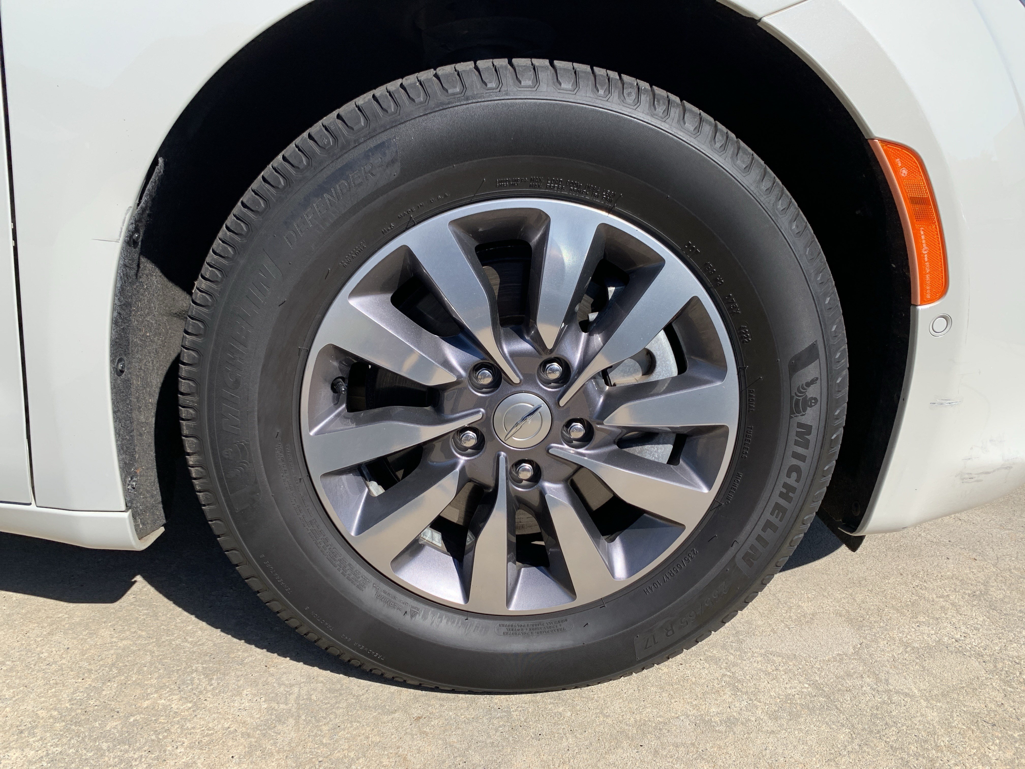 Used 2019 Chrysler Pacifica Touring-L Plus w/ Advanced Safetytec Group FWD image 13