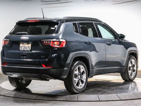 Used 2018 Jeep Compass Limited w/ Navigation Group FWD image 4