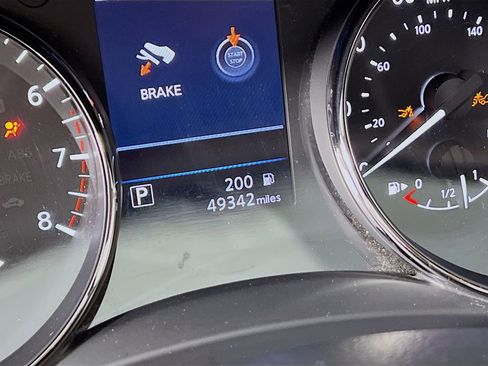 Used 2019 Nissan Rogue SV w/ Sun & Sound Touring Package image 11