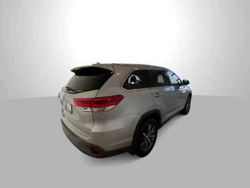 Certified 2019 Toyota Highlander XLE AWD/4WD image 8