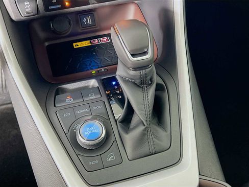 New 2025 Toyota RAV4 Limited image 12