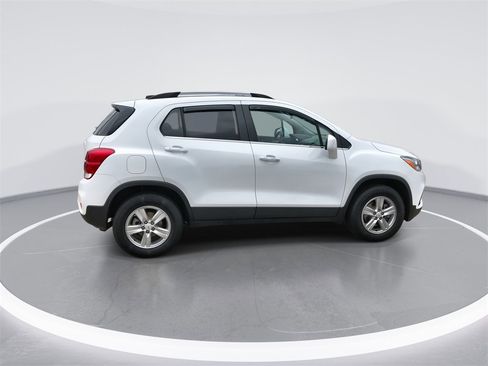 Used 2019 Chevrolet Trax LT w/ LT Convenience Package image 9