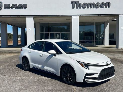 Used 2023 Toyota Corolla SE image 2