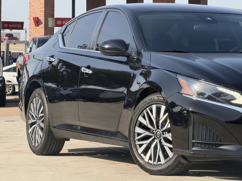 Used 2023 Nissan Altima 2.5 SV FWD image 7