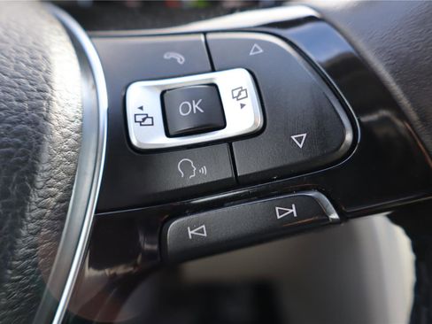 Used 2019 Volkswagen Passat 2.0T Wolfsburg image 17