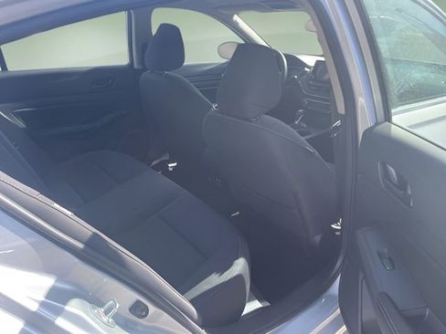 Used 2025 Nissan Altima 2.5 SV image 12