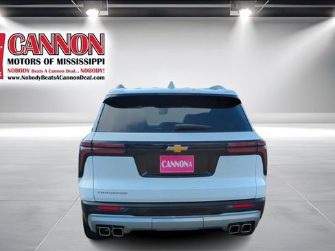 Used 2025 Chevrolet Traverse LT image 6