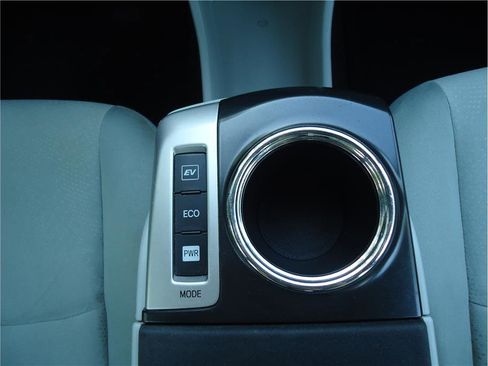 Used 2012 Toyota Prius V Two image 20