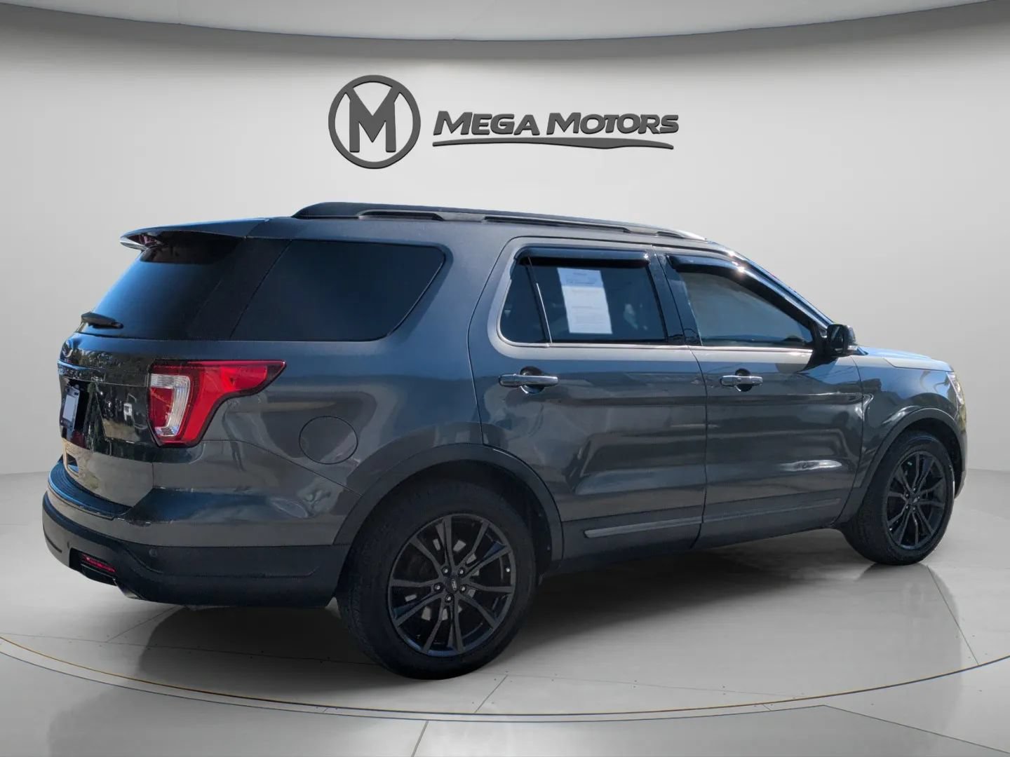 Used 2019 Ford Explorer XLT w/ Equipment Group 202A FWD image 8