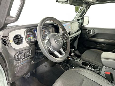 Used 2024 Jeep Wrangler Unlimited Sahara image 19