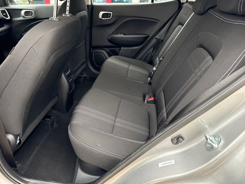 Used 2025 Hyundai Venue SEL image 10