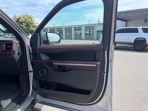 Used 2023 Ford Expedition Limited AWD/4WD image 30