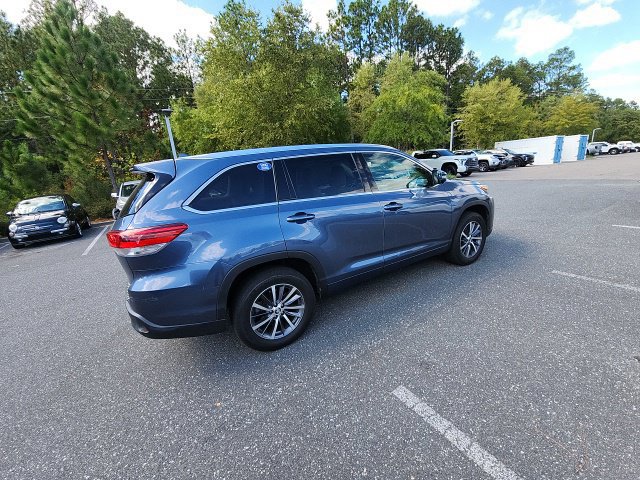 Used 2017 Toyota Highlander XLE w/ Carpet Mat Package FWD image 16