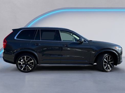 Certified 2022 Volvo XC90 T6 Momentum w/ Climate Package image 3