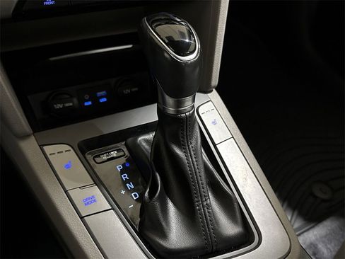 Used 2018 Hyundai Elantra Value Edition w/ Winter Weather Package image 17