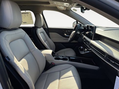 New 2026 Lincoln Corsair Premiere image 17