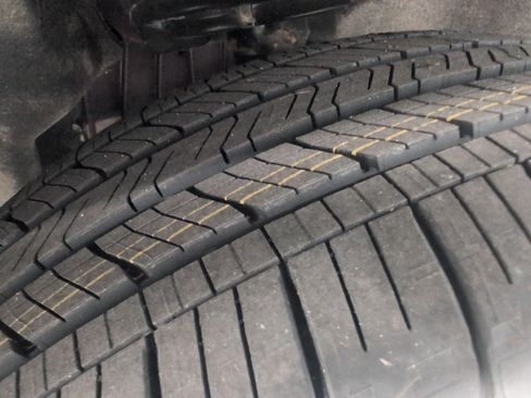 Used 2024 Ford Explorer XLT w/ Equipment Group 202A AWD/4WD image 5