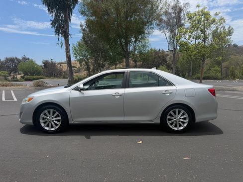 Used 2012 Toyota Camry XLE FWD image 2