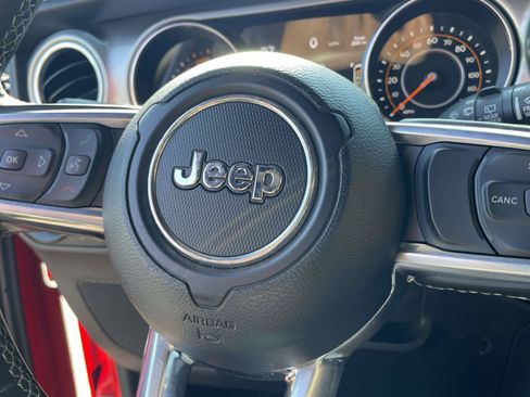 Used 2020 Jeep Wrangler Unlimited Sahara AWD/4WD image 18