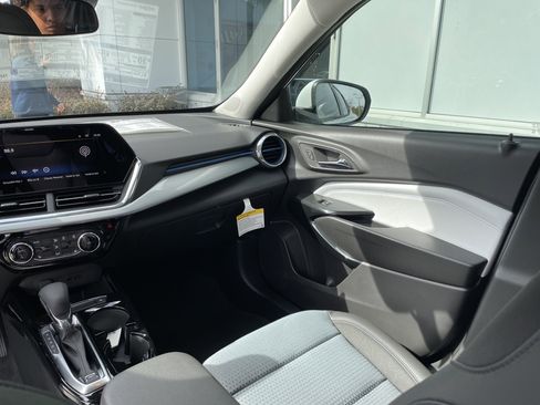 New 2025 Chevrolet Trax LT w/ Driver Confidence Package image 27