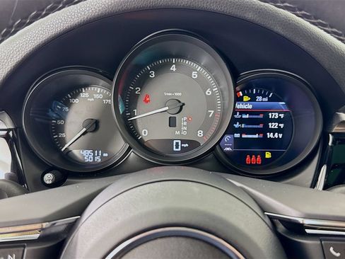 Certified 2022 Porsche Macan AWD/4WD image 16