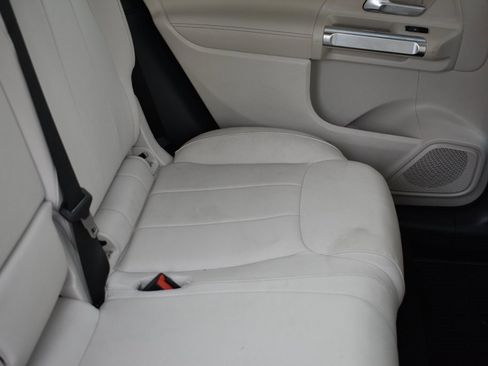 Used 2025 Mercedes-Benz GLB 250 4MATIC image 30