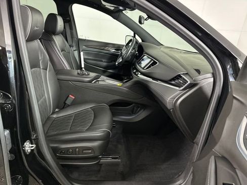 Used 2022 Buick Enclave Avenir image 28