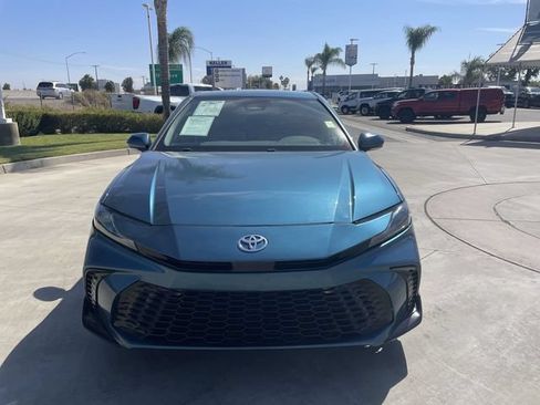Used 2025 Toyota Camry SE FWD image 3