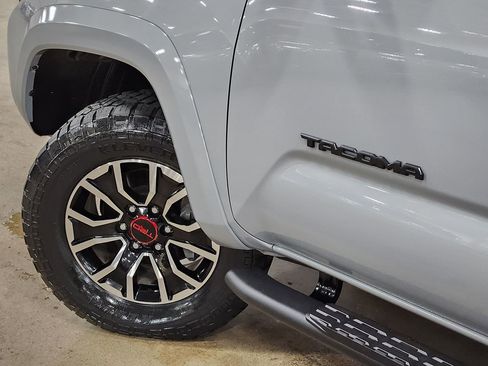 Used 2021 Toyota Tacoma TRD Sport w/ Technology Package RWD image 18