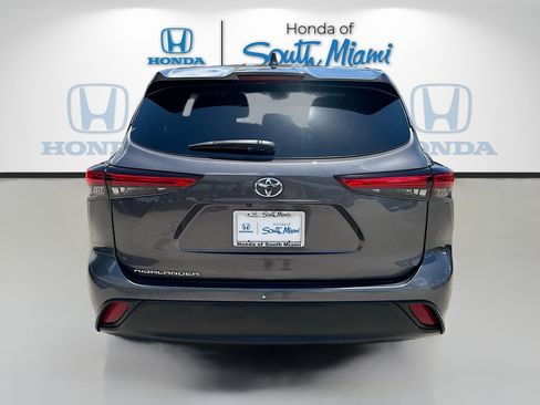 Used 2023 Toyota Highlander L FWD image 6
