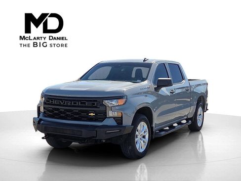 Used 2024 Chevrolet Silverado 1500 Custom image 2