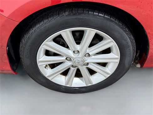 Used 2014 Toyota Camry XLE image 29