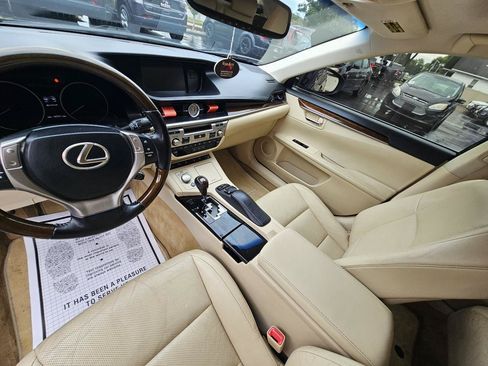 Used 2015 Lexus ES 350 w/ Luxury Package FWD image 20